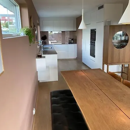 Trivelig Med Solrik Hage ستافانجر